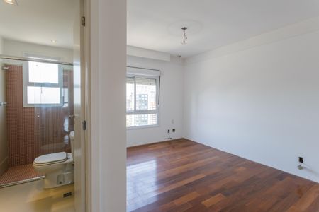 Apartamento à venda com 335m², 4 quartos e 4 vagas Apartamento à venda com 335m², 4 quartos e 4 vagasSuíte 2