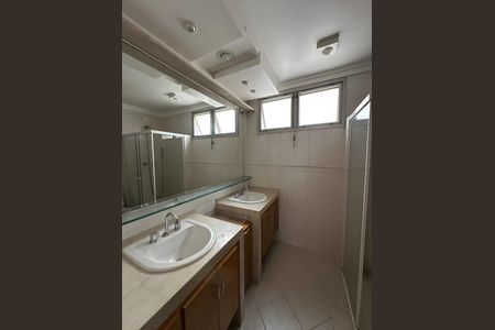 Apartamento para alugar com 202m², 4 quartos e 2 vagas Apartamento para alugar com 202m², 4 quartos e 2 vagasBanheiro 2