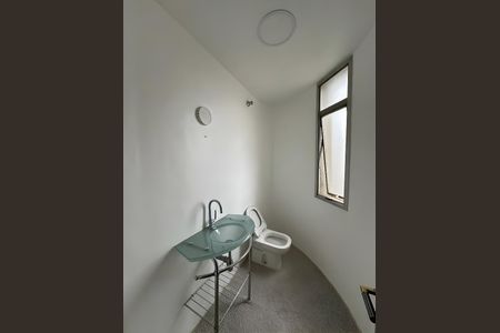 Apartamento para alugar com 202m², 4 quartos e 2 vagas Apartamento para alugar com 202m², 4 quartos e 2 vagasBanheiro 2