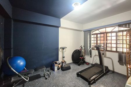 Casa à venda com 450m², 4 quartos e 2 vagasAcademia