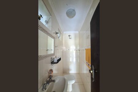 Casa à venda com 450m², 4 quartos e 2 vagasBanheiro de serviço