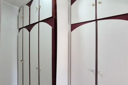 Casa à venda com 450m², 4 quartos e 2 vagasSuíte 2 - closet