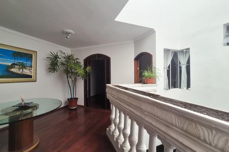 Casa à venda com 450m², 4 quartos e 2 vagasCorredor