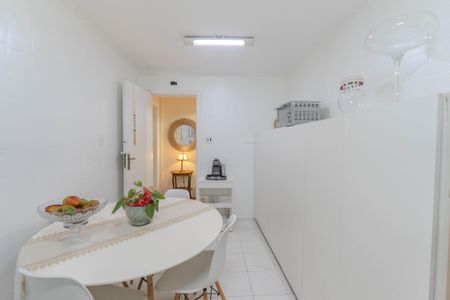 Apartamento à venda com 176m², 3 quartos e sem vaga Apartamento à venda com 176m², 3 quartos e sem vagaCozinha