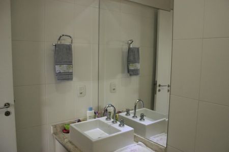 Apartamento à venda com 150m², 3 quartos e 2 vagasBanheiro da Suíte 2