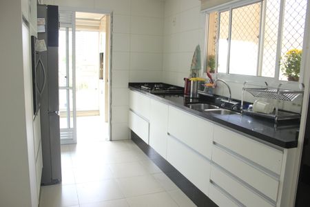 Apartamento à venda com 150m², 3 quartos e 2 vagasCozinha