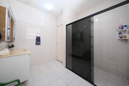 Casa à venda com 120m², 4 quartos e 2 vagasBanheiro 2