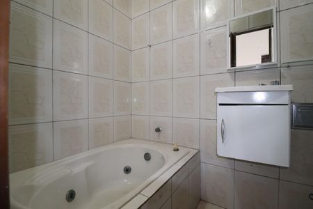 Casa à venda com 96m², 3 quartos e 1 vagaBanheiro 2