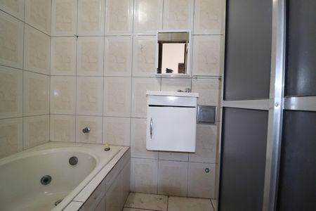 Casa à venda com 96m², 3 quartos e 1 vagaBanheiro 2