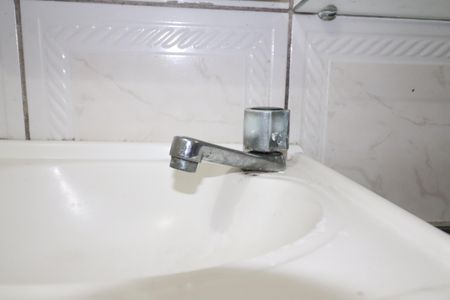 Casa à venda com 96m², 3 quartos e 1 vagaBanheiro 2