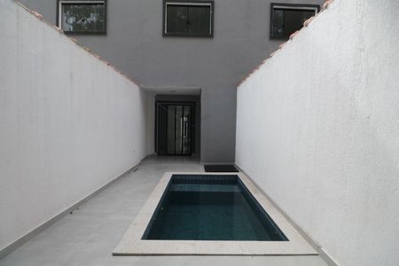 Casa para alugar com 120m², 2 quartos e 1 vagaQuintal