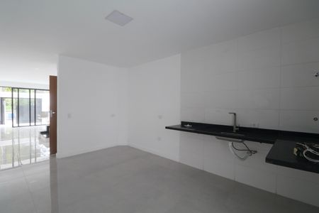 Cozinha de casa para alugar com 2 quartos, 120m² em Jardim Las Palmas, Guarujá