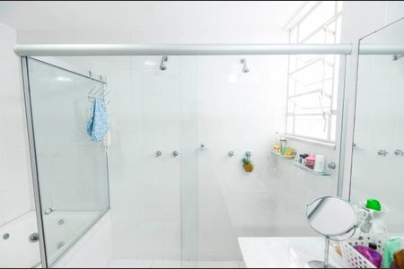 Casa à venda com 225m², 4 quartos e 2 vagas Casa à venda com 225m², 4 quartos e 2 vagasBanheiro da Suíte