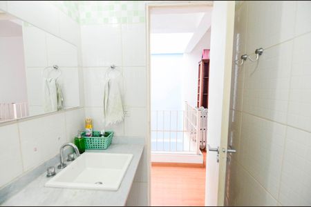 Casa à venda com 225m², 4 quartos e 2 vagas Casa à venda com 225m², 4 quartos e 2 vagasBanheiro 1