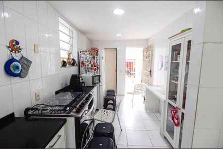 Casa à venda com 225m², 4 quartos e 2 vagas Casa à venda com 225m², 4 quartos e 2 vagasCozinha