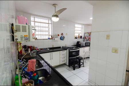 Casa à venda com 225m², 4 quartos e 2 vagas Casa à venda com 225m², 4 quartos e 2 vagasCozinha