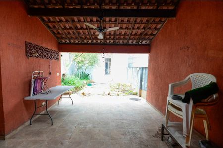 Casa à venda com 225m², 4 quartos e 2 vagas Casa à venda com 225m², 4 quartos e 2 vagasÁrea externa