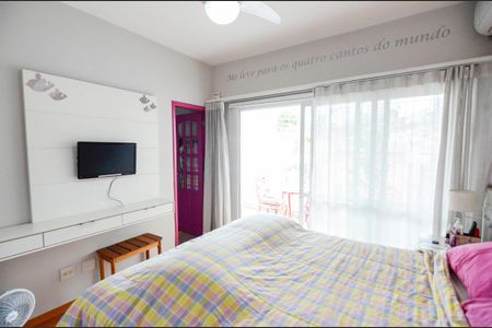 Casa à venda com 225m², 4 quartos e 2 vagas Casa à venda com 225m², 4 quartos e 2 vagasSuíte