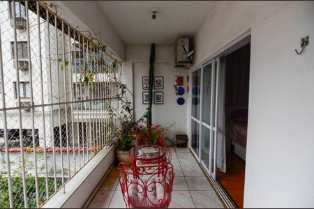 Casa à venda com 225m², 4 quartos e 2 vagas Casa à venda com 225m², 4 quartos e 2 vagasSuíte