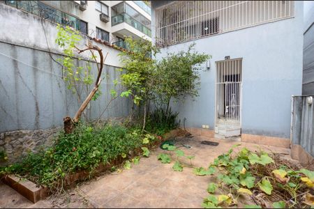 Casa à venda com 225m², 4 quartos e 2 vagas Casa à venda com 225m², 4 quartos e 2 vagasÁrea externa