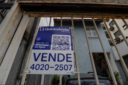 Casa à venda com 225m², 4 quartos e 2 vagas Casa à venda com 225m², 4 quartos e 2 vagasPlaca