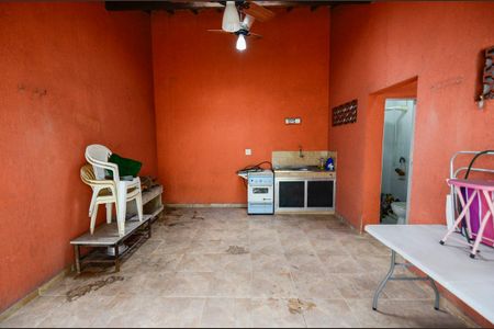 Casa à venda com 225m², 4 quartos e 2 vagas Casa à venda com 225m², 4 quartos e 2 vagasÁrea externa