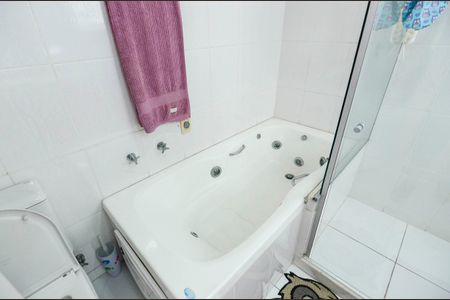 Casa à venda com 225m², 4 quartos e 2 vagas Casa à venda com 225m², 4 quartos e 2 vagasBanheiro da Suíte