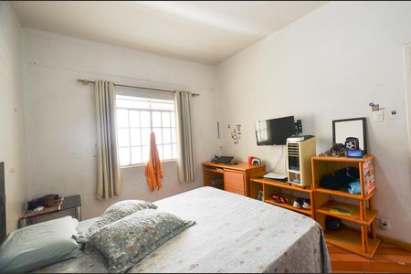 Quarto 1 de casa à venda com 3 quartos, 400m² em Sagrada Família, Belo Horizonte