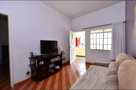 Sala de casa à venda com 3 quartos, 400m² em Sagrada Família, Belo Horizonte