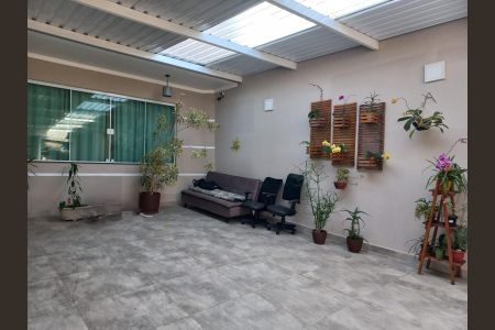 Casa à venda com 212m², 3 quartos e 3 vagas Casa à venda com 212m², 3 quartos e 3 vagasQuintal