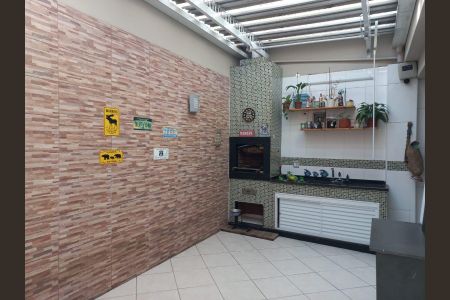 Casa à venda com 212m², 3 quartos e 3 vagas Casa à venda com 212m², 3 quartos e 3 vagasEspaço Gourmet