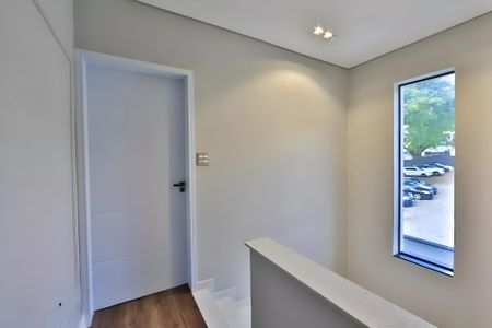 Casa à venda com 245m², 4 quartos e 4 vagas Casa à venda com 245m², 4 quartos e 4 vagasCorredor