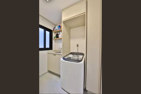 Casa à venda com 245m², 4 quartos e 4 vagas Casa à venda com 245m², 4 quartos e 4 vagasLavanderia