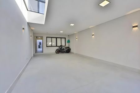 Casa à venda com 245m², 4 quartos e 4 vagas Casa à venda com 245m², 4 quartos e 4 vagasGaragem