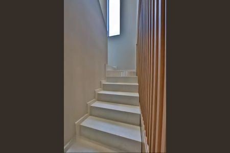 Casa à venda com 245m², 4 quartos e 4 vagas Casa à venda com 245m², 4 quartos e 4 vagasCorredor