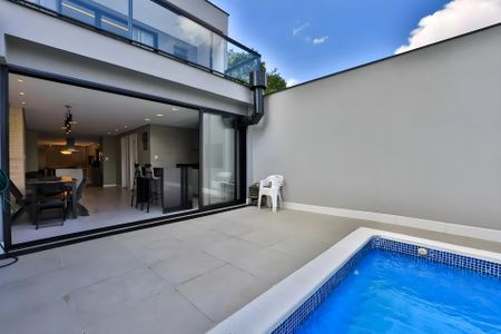 Casa à venda com 245m², 4 quartos e 4 vagas Casa à venda com 245m², 4 quartos e 4 vagasPiscina