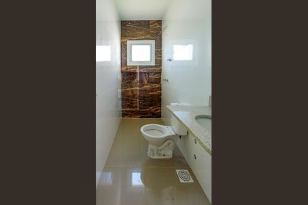 Casa à venda com 133m², 3 quartos e 2 vagasBanheiro social