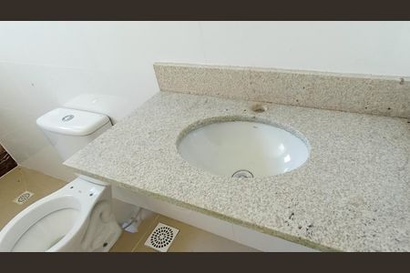 Casa à venda com 133m², 3 quartos e 2 vagasBanheiro social