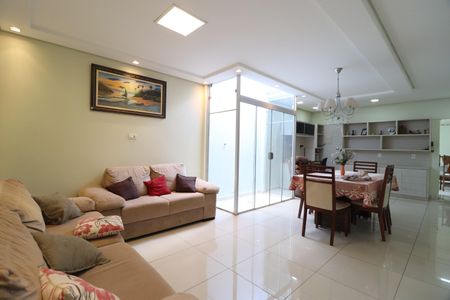 Sala de casa para alugar com 3 quartos, 230m² em Nossa Senhora Aparecida, Uberlândia