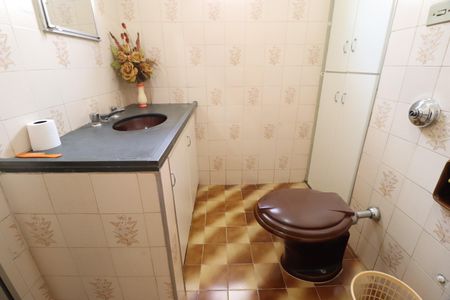 Casa para alugar com 230m², 3 quartos e 3 vagasBanheiro Social