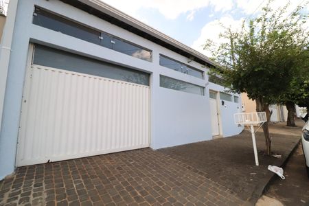 Casa para alugar com 230m², 3 quartos e 3 vagasFachada