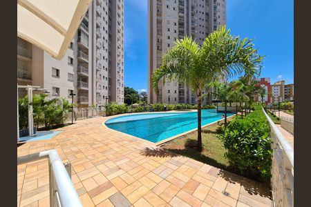 Apartamento à venda com 83m², 3 quartos e 2 vagas Apartamento à venda com 83m², 3 quartos e 2 vagasÁrea comum - Piscina