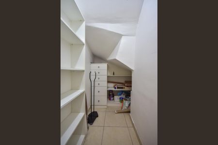 Casa de condomínio à venda com 200m², 4 quartos e 2 vagasArmário do Hall de Entrada