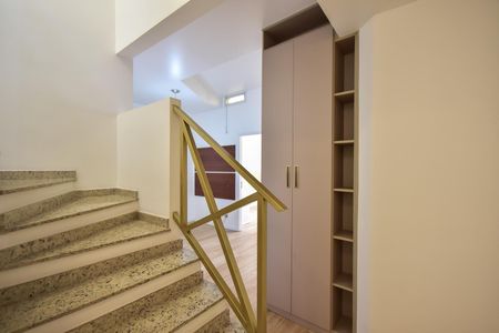 Casa de condomínio à venda com 200m², 4 quartos e 2 vagasCorredor