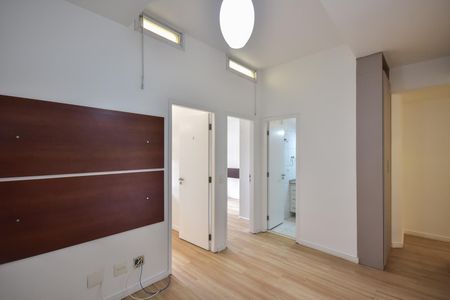 Casa de condomínio à venda com 200m², 4 quartos e 2 vagasCorredor