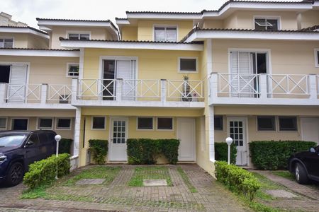 Casa de condomínio à venda com 200m², 4 quartos e 2 vagasFachada