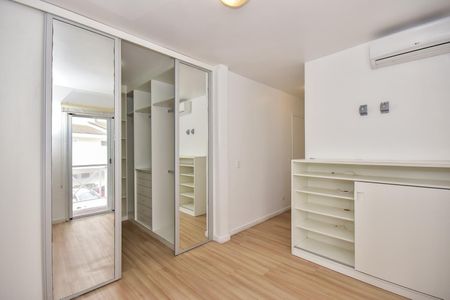 Casa de condomínio à venda com 200m², 4 quartos e 2 vagasSuíte 1