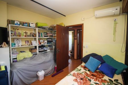 Apartamento à venda com 163m², 3 quartos e 2 vagas Apartamento à venda com 163m², 3 quartos e 2 vagasSuíte