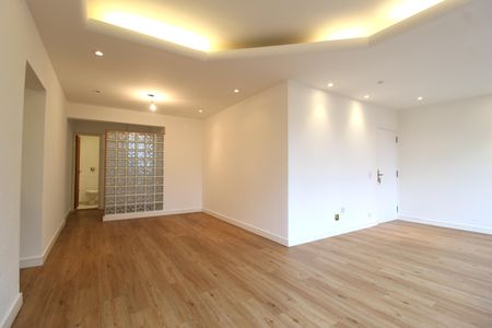 Sala de apartamento à venda com 3 quartos, 106m² em Indianópolis, São Paulo