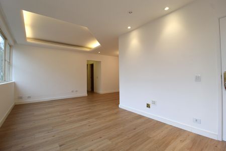 Sala de apartamento à venda com 3 quartos, 106m² em Indianópolis, São Paulo
